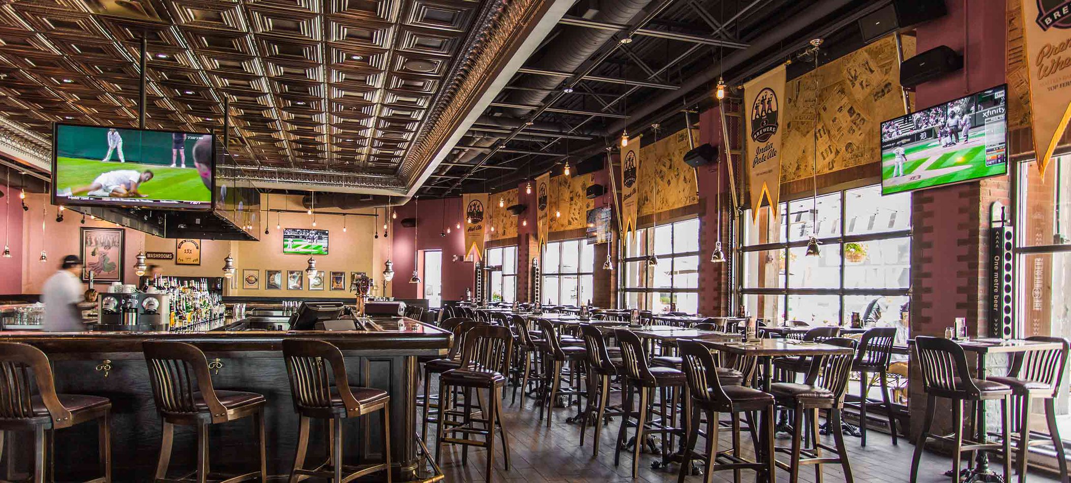 Great bar and restaurant in Pointe Claire, Quebec