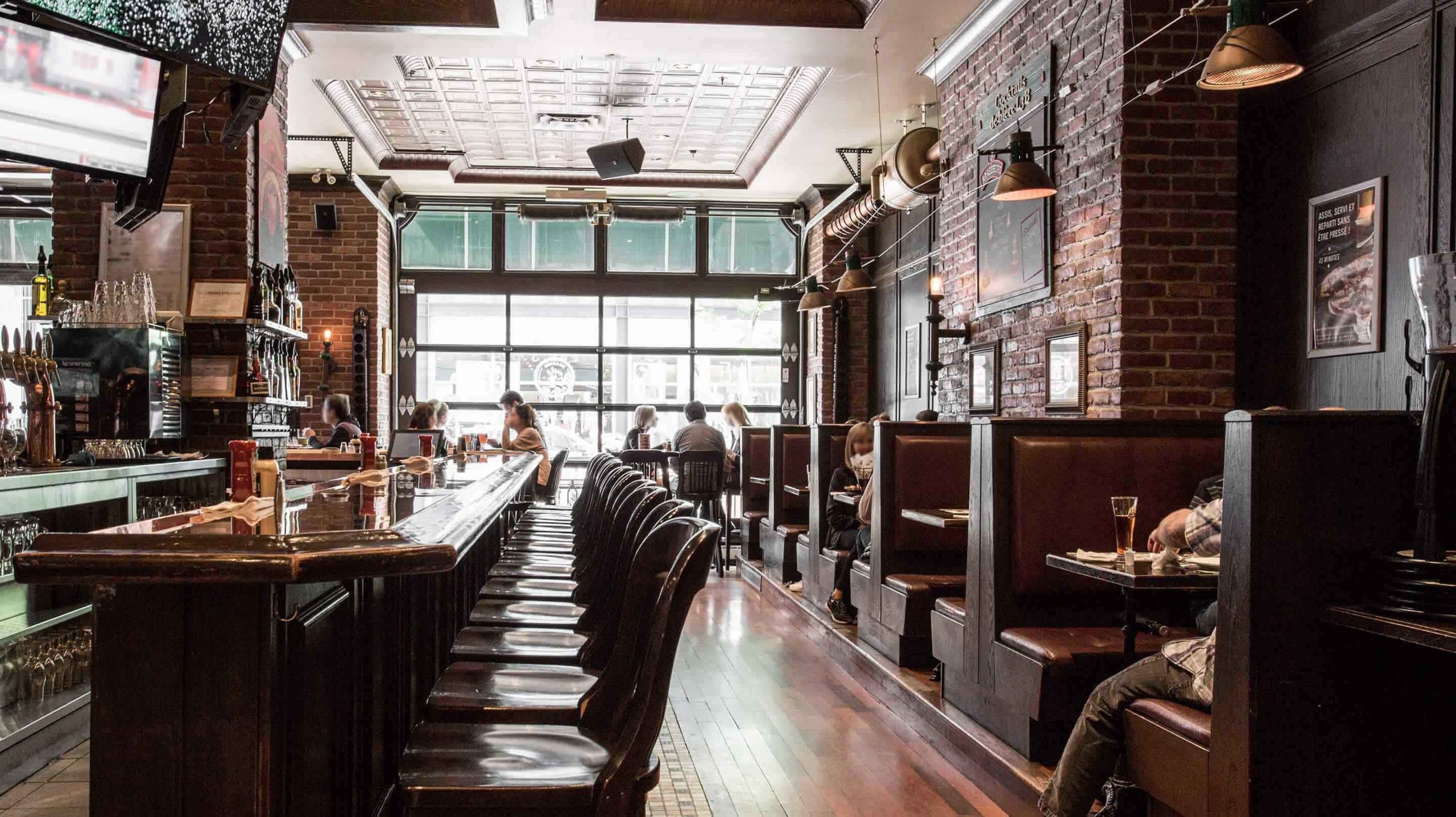 Bon bar restaurant près de la gare de Montréal