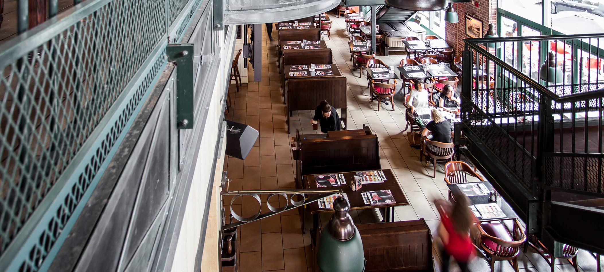 Happy hour and after-work events in Montreal, in the Sainte-Catherine area